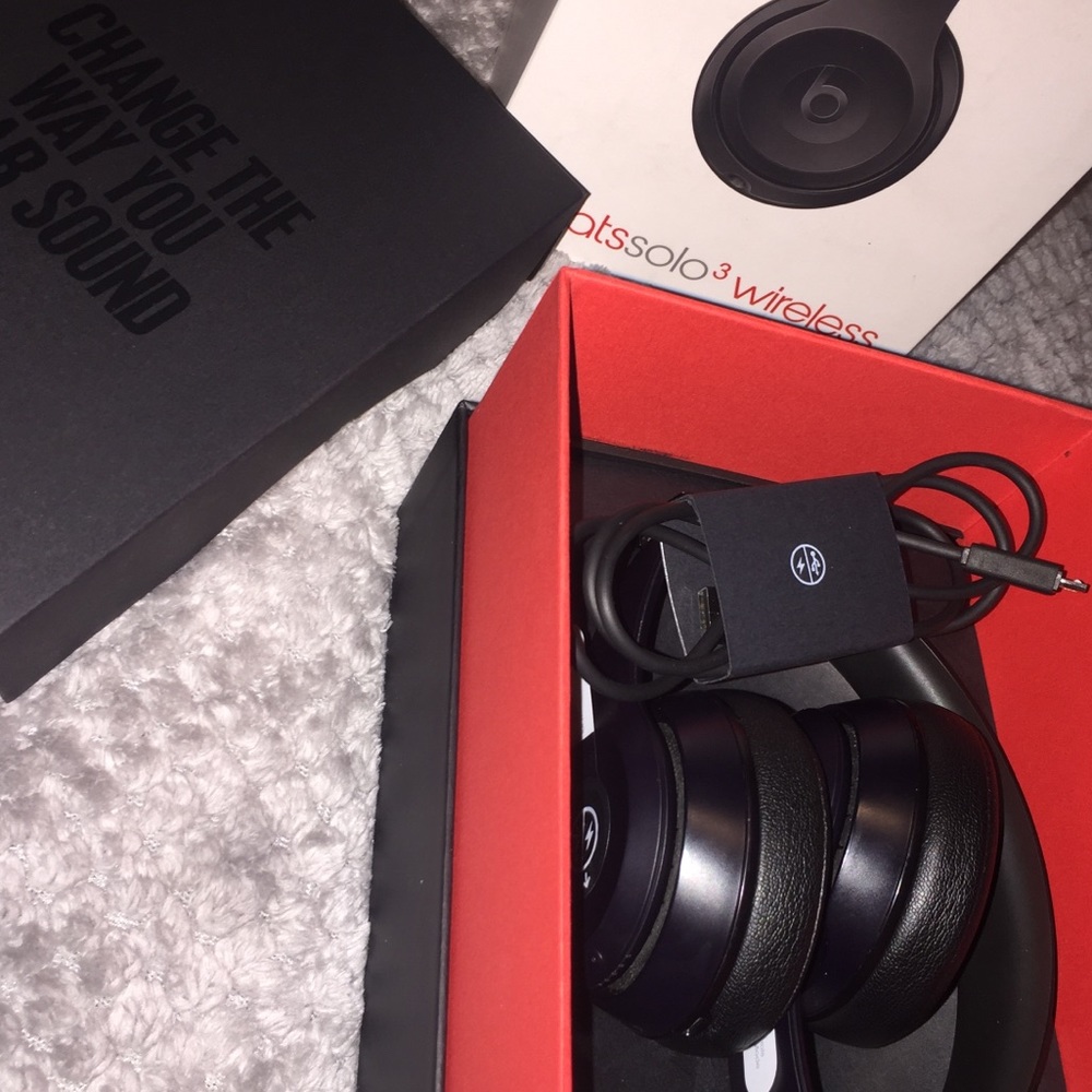 Black Beats by Dr Dre solo 3 Wireless